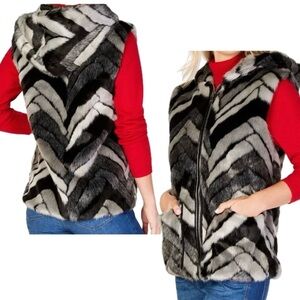 Steve Madden black gray Chevron Faux Fur Hooded Vest Sz M/L NWOT